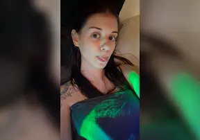 Играю с сисечками под одеялком